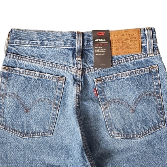 NWT Levi's Wedgie Icon Fit High Rise Distressed Ankle Jeans in Athens As… - Picture 7 of 12